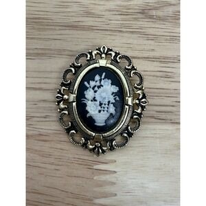 Vintage Floral Cameo Pendant Brooch Clip On Gold Tone Black‎ And White